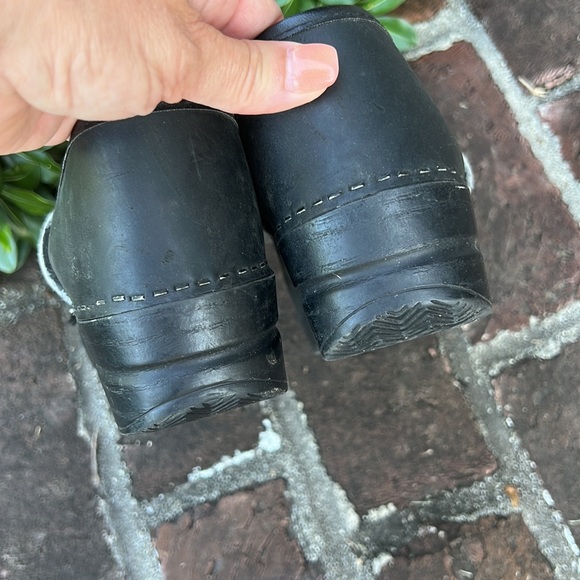 Dansko matte black slip on clogs size 41 narrow - Picture 5 of 7